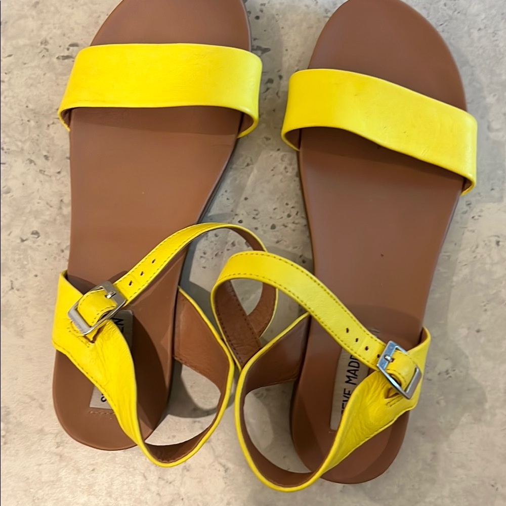 Steve Madden Yellow and Brown Flat Slide Sandals